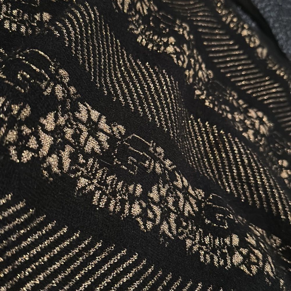 Omg THIS TOP!! - Picture 2 of 4